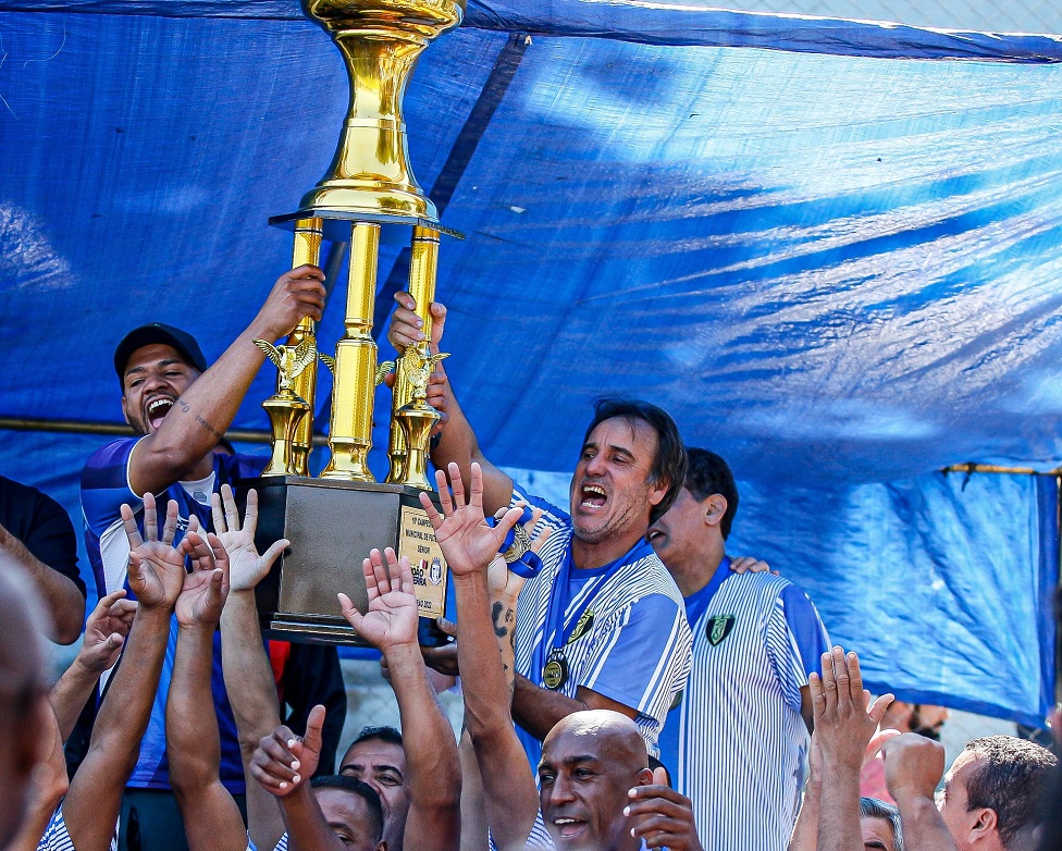FOTO - Atlântico leva a taça do 10º Campeonato Municipal de Futebol Seniores 50 Anos de Taboão da Serra (1)
