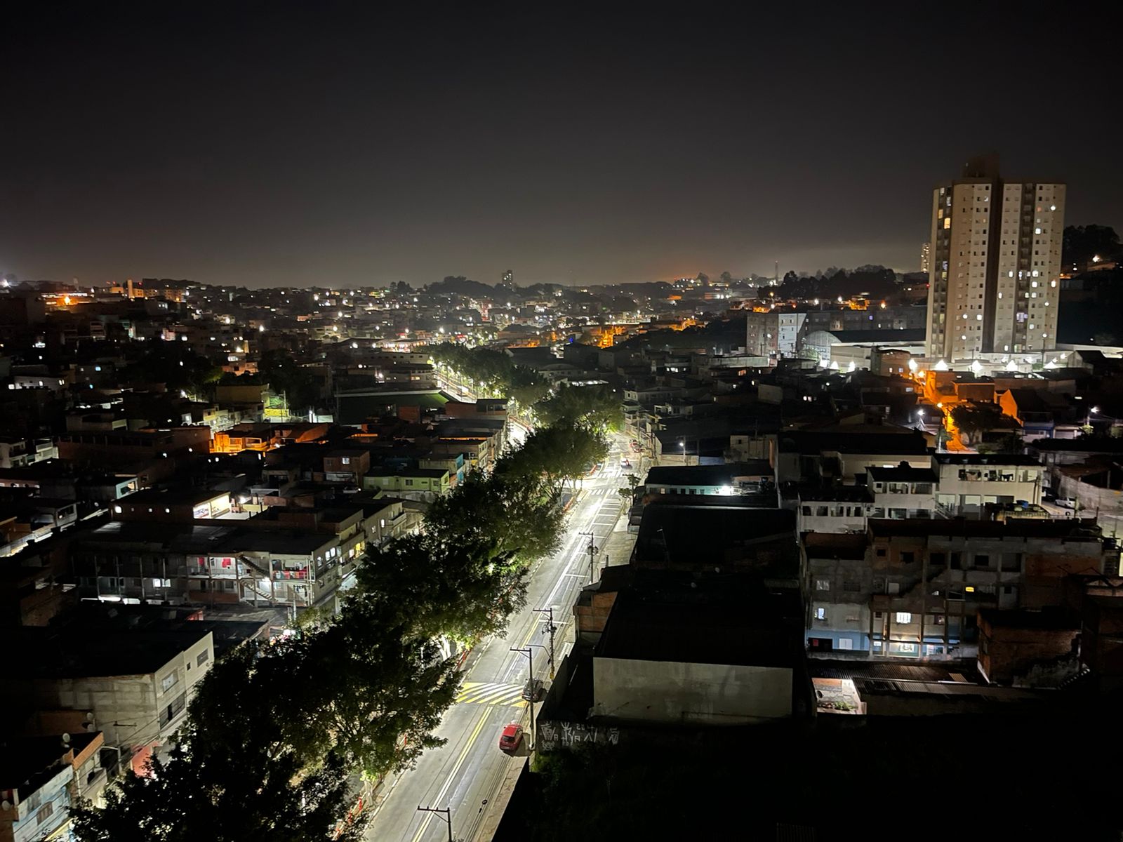 FOTO - Prefeitura de Taboão da Serra moderniza iluminação pública com o programa “LED no meu bairro”