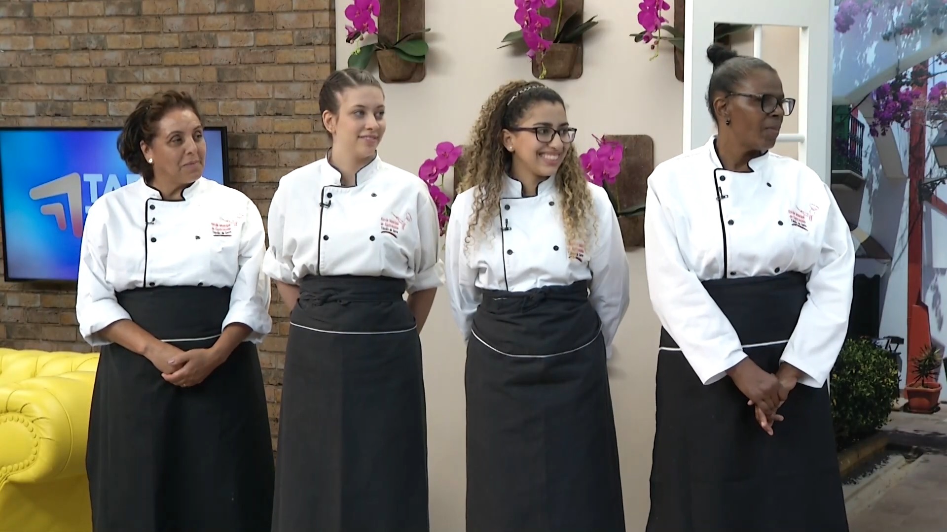 FOTO 01 - Alunos da Escola de Gastronomia e Hotelaria de Taboão da Serra participaram de concurso em rede nacional00