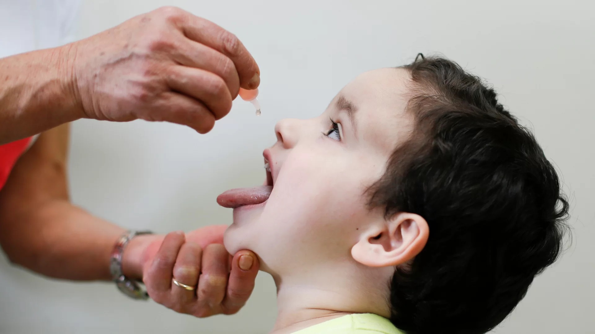 FOTO - Campanha contra pólio e de multivacinação é prorrogada até 3110 em Taboão da Serra