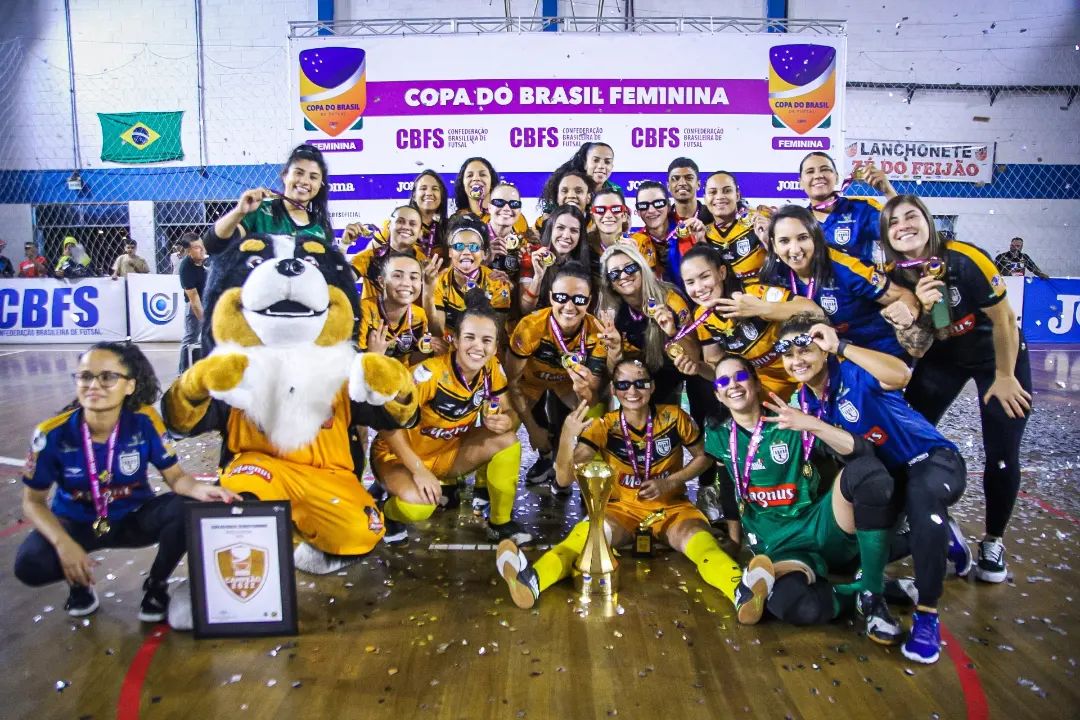 FOTO - Equipe do Taboão Magnus é tricampeã da Copa do Brasil de Futsal Feminino (1)