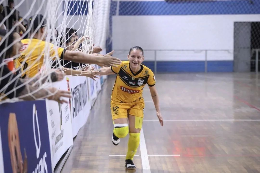 FOTO - Luana Moura do Taboão Magnus é convocada para defender a Seleção Brasileira Feminina de Futsal