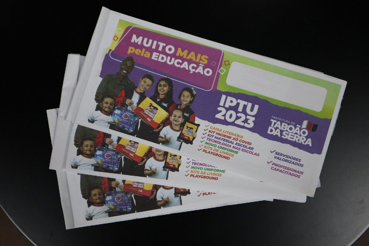 FOTO - Prefeitura de Taboão da Serra inicia entrega dos carnês do IPTU 2023