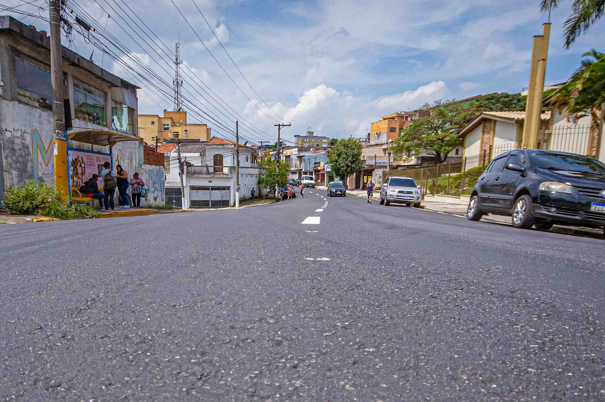 Rua Ernesto Rosa da Fonseca foi uma das vias recapeadas pelo Governo Municipal em parceria com a Sabesp.