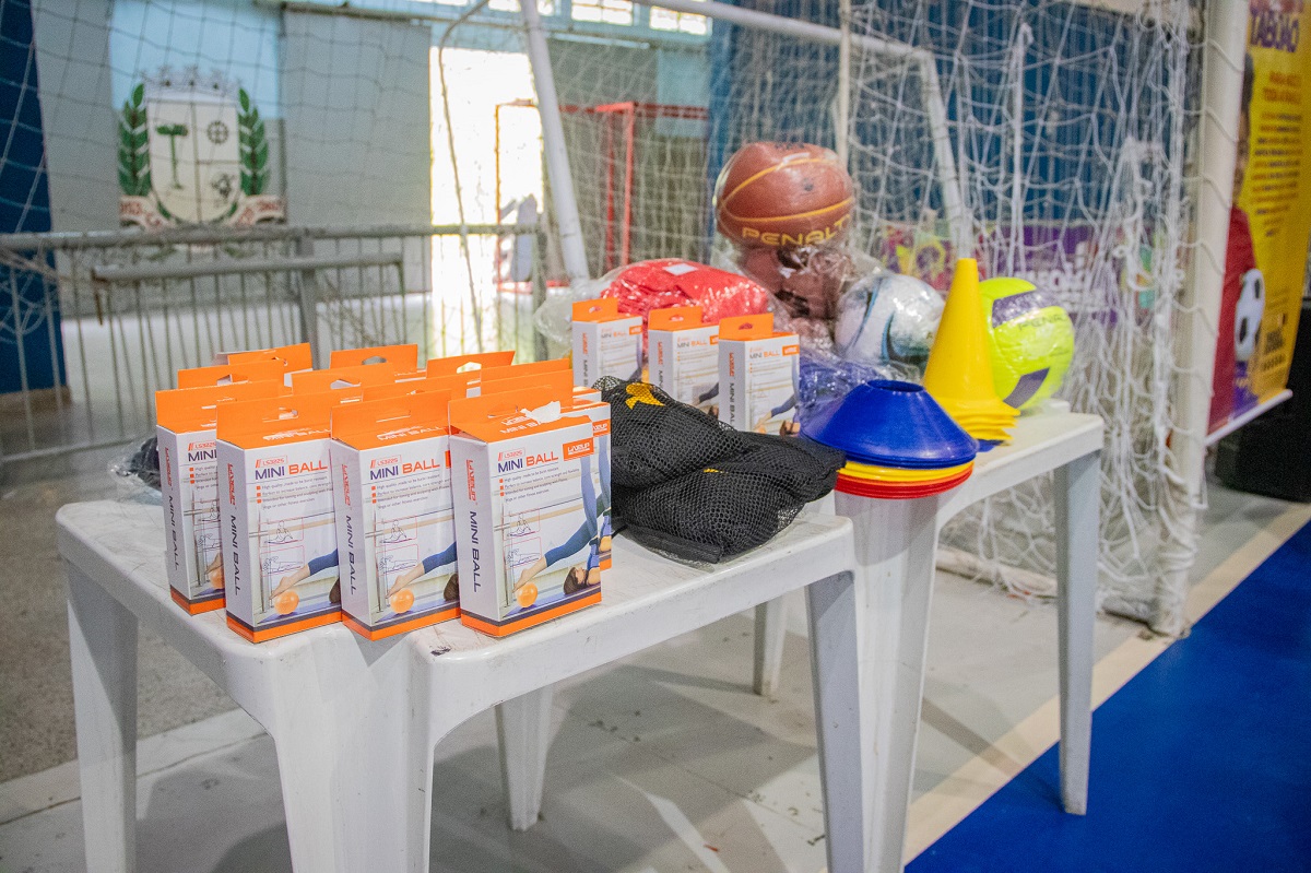 FOTO - Prefeitura de Taboão da Serra distribui mais de 2.300 materiais esportivos para ginásios e quadras municipais (1)