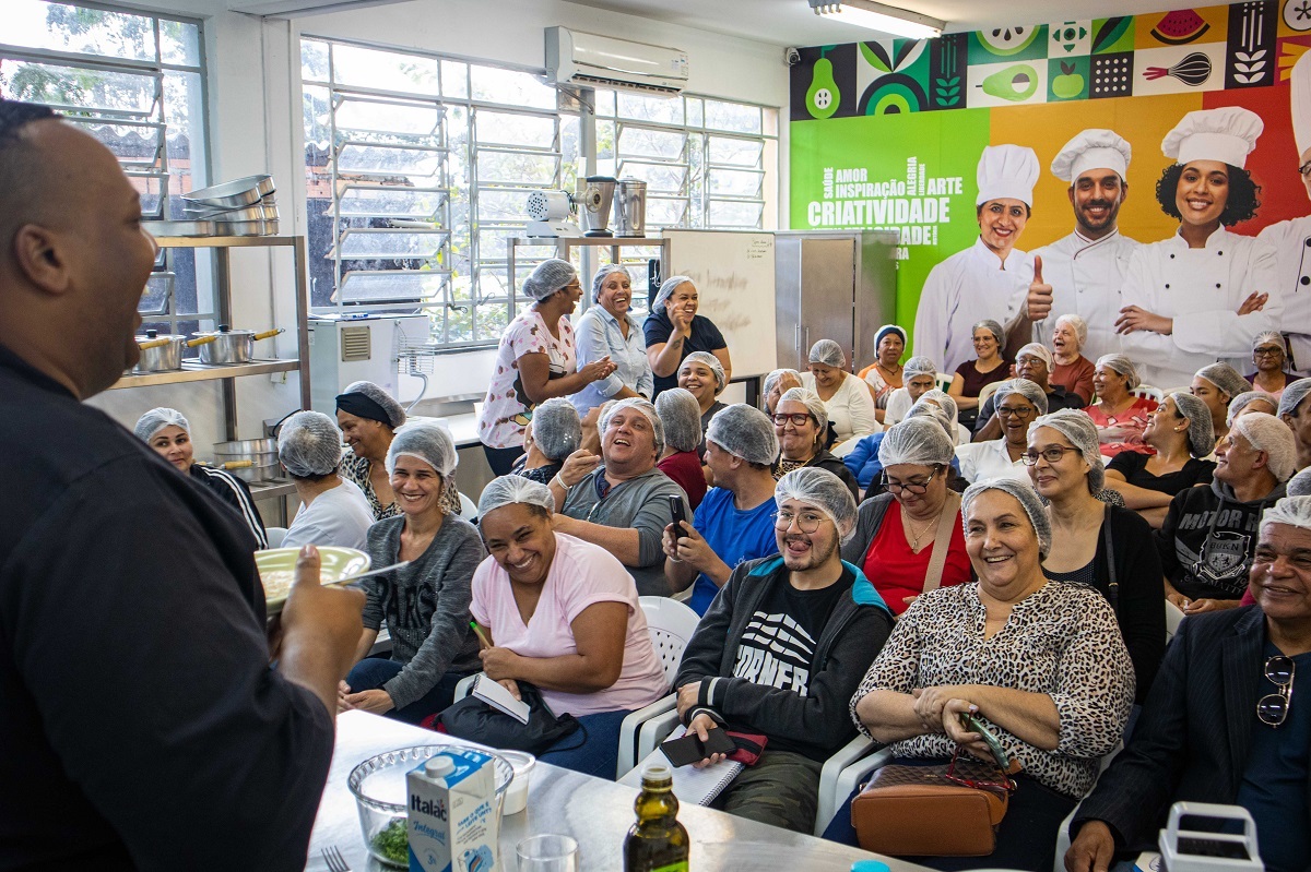 FOTO - Governo Municipal de Taboão da Serra realizou aula-show com o finalista do Masterchef Estefano Zaquini (4)