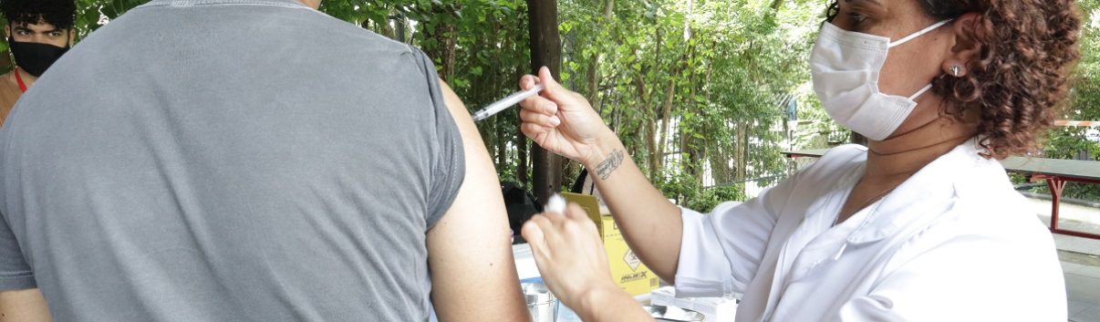 FOTO - Taboão da Serra amplia campanha de vacinação contra gripe para toda população
